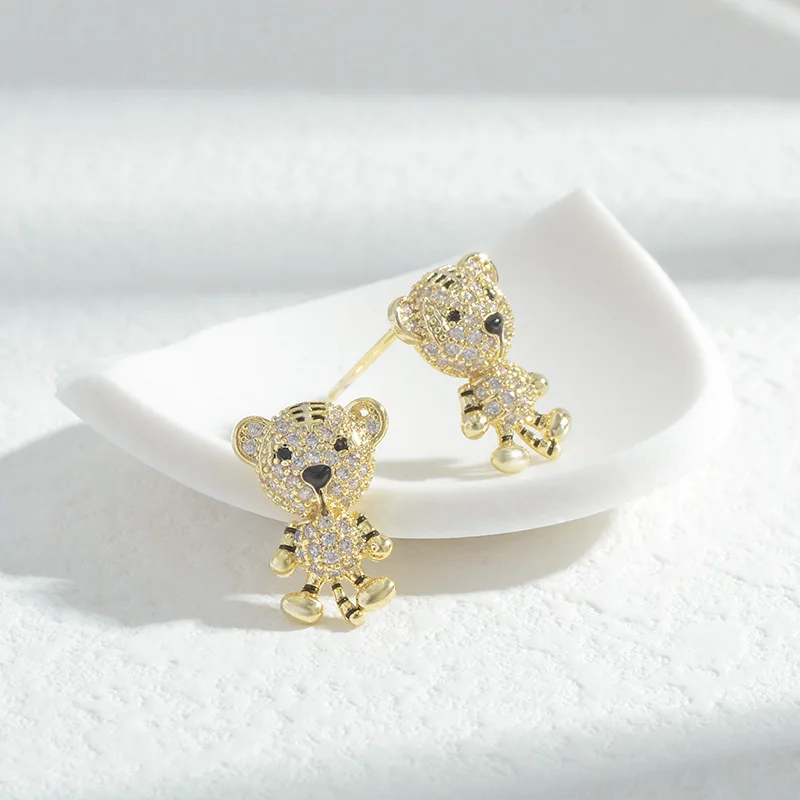 Cute Zircon Gold Tiger Stud Earring S925 Sterling Silver Ear Stud Hypoallergenic Eardrop Jewelry Studs for Women
Cute Zircon Gold Tiger Stud Earring S925 Sterling Silver Ear Stud Hypoallergenic Eardrop Jewelry Studs for Women