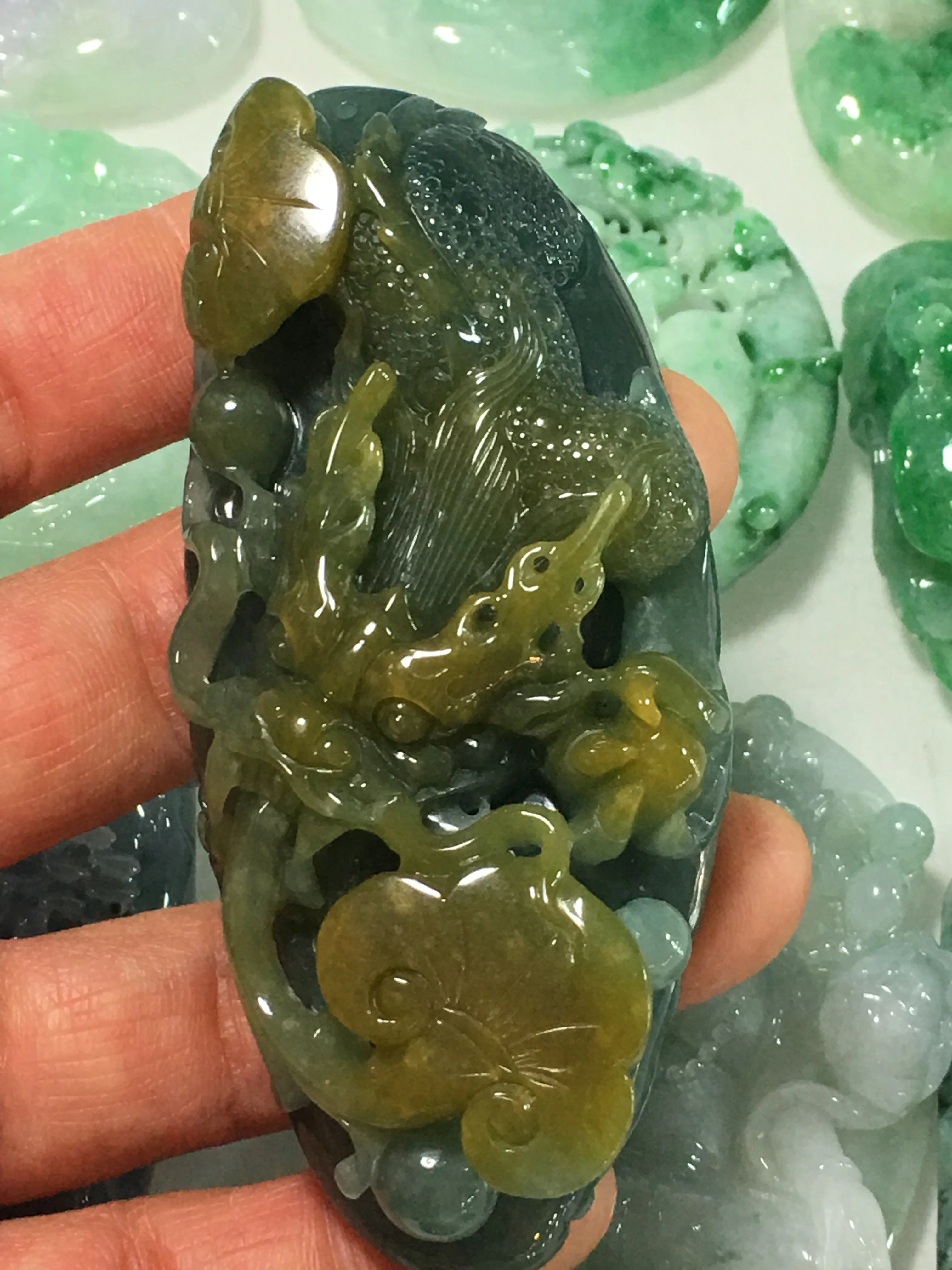 Natural 7A Myanmar jade Handcarved jade dragon mascot green jade pendant jade necklace men pendants jewelry jade necklaces
Natural 7A Myanmar jade Handcarved jade dragon mascot green jade pendant jade necklace men pendants jewelry jade necklaces