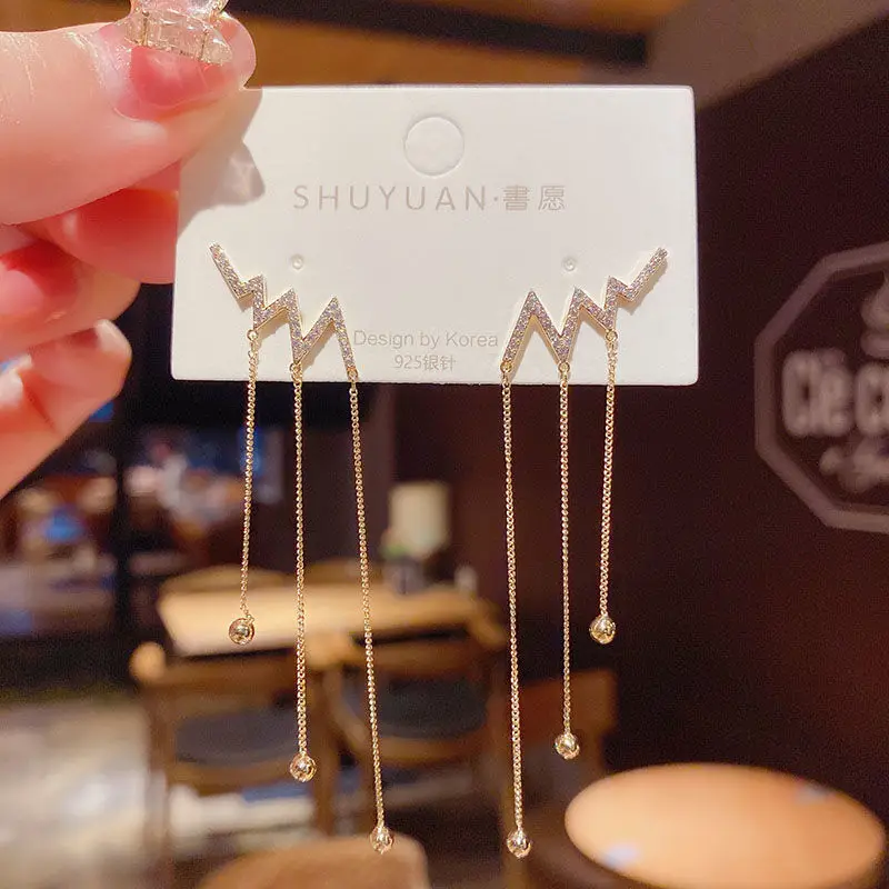 New water drill creativity electrocardiogram tassel earrings lightning long stud wave fair lady Korean edition fashion earrings
New water drill creativity electrocardiogram tassel earrings lightning long stud wave fair lady Korean edition fashion earrings