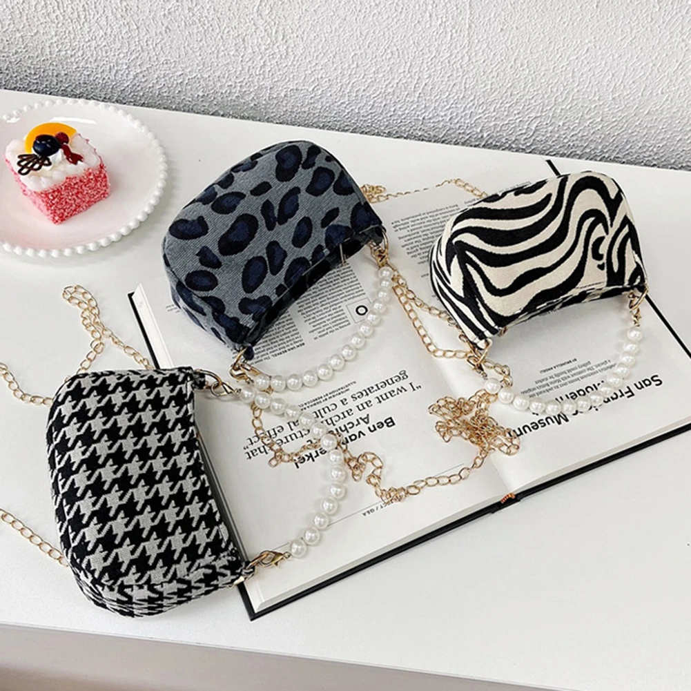 2021 Simple Art Canvas Shoulder Bag Fashion Women Animal Pattern Print PU Messenger Bag Ladies Pearl Chain Handbags 
2021 Simple Art Canvas Shoulder Bag Fashion Women Animal Pattern Print PU Messenger Bag Ladies Pearl Chain Handbags