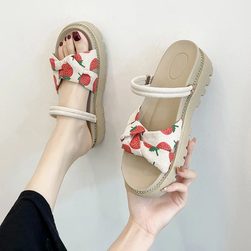 Shoes House Slippers Platform Med Slipers Women Shale Female Beach Luxury Slides 2021 Sabot Designer Soft Flat Rome PU Basic 
Shoes House Slippers Platform Med Slipers Women Shale Female Beach Luxury Slides 2021 Sabot Designer Soft Flat Rome PU Basic