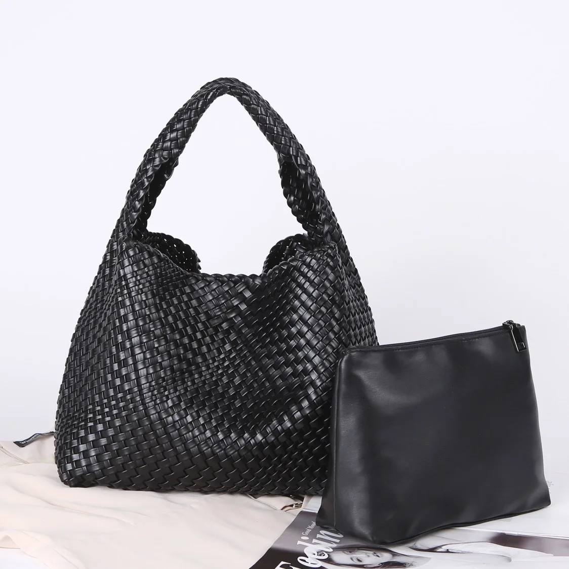 Designer Knitting Soft Handbag Women Shoulder Bag Fashion PU Woven Bucket Bag Brands Small Crossbody Bags for Women 2021 Ladies
Designer Knitting Soft Handbag Women Shoulder Bag Fashion PU Woven Bucket Bag Brands Small Crossbody Bags for Women 2021 Ladies
