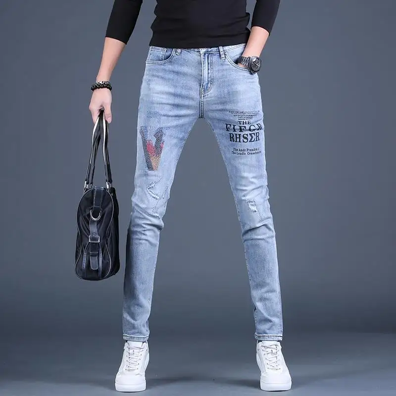 Korea Version Men’s Ripped Blue Jeans, High Quality Slim Stretch Jeans,Light Luxury Print Jeans,Stylish Sexy Street Jeans;
Korea Version Men’s Ripped Blue Jeans, High Quality Slim Stretch Jeans,Light Luxury Print Jeans,Stylish Sexy Street Jeans;