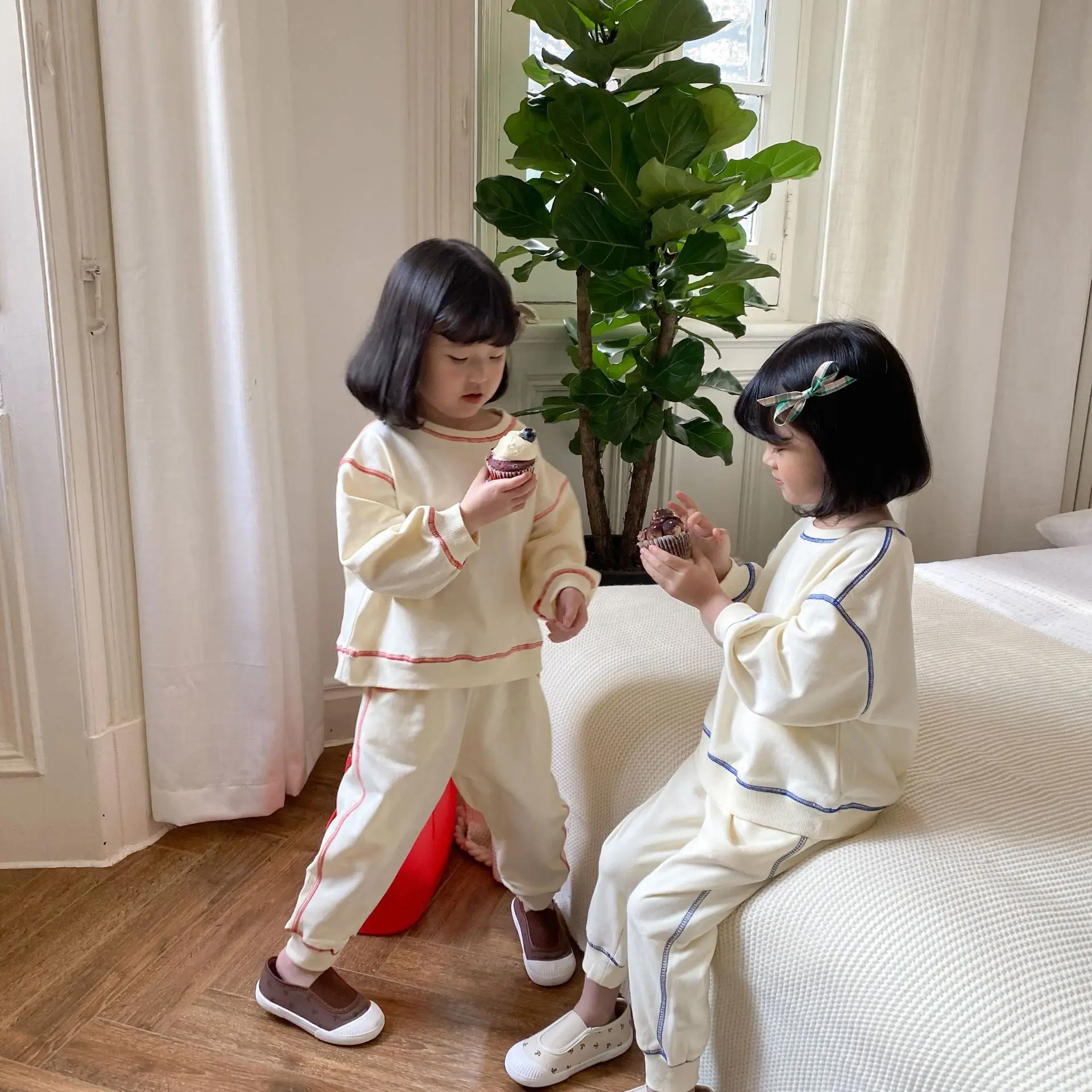 2021 Children's Spring Sports Suit Boys And Girls Round Neck Top + Trousers Two-Piece Suit
2021 Children's Spring Sports Suit Boys And Girls Round Neck Top + Trousers Two-Piece Suit