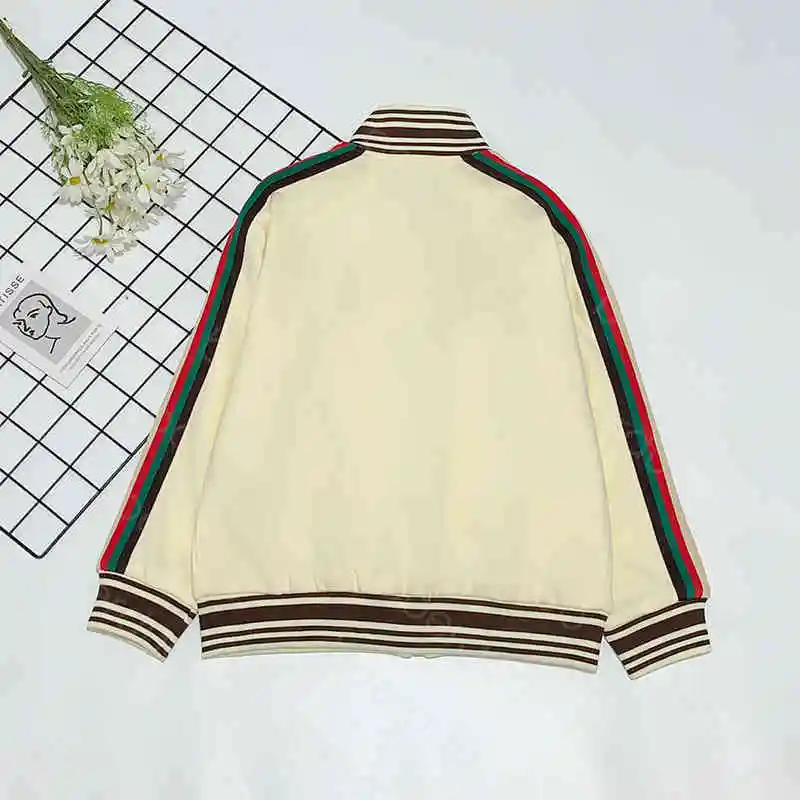 Men's Tracksuits Classic stripes spring and autumn lovers long sleeve Joint Cooperation style sportswear outdoor leisure sports
Men's Tracksuits Classic stripes spring and autumn lovers long sleeve Joint Cooperation style sportswear outdoor leisure sports