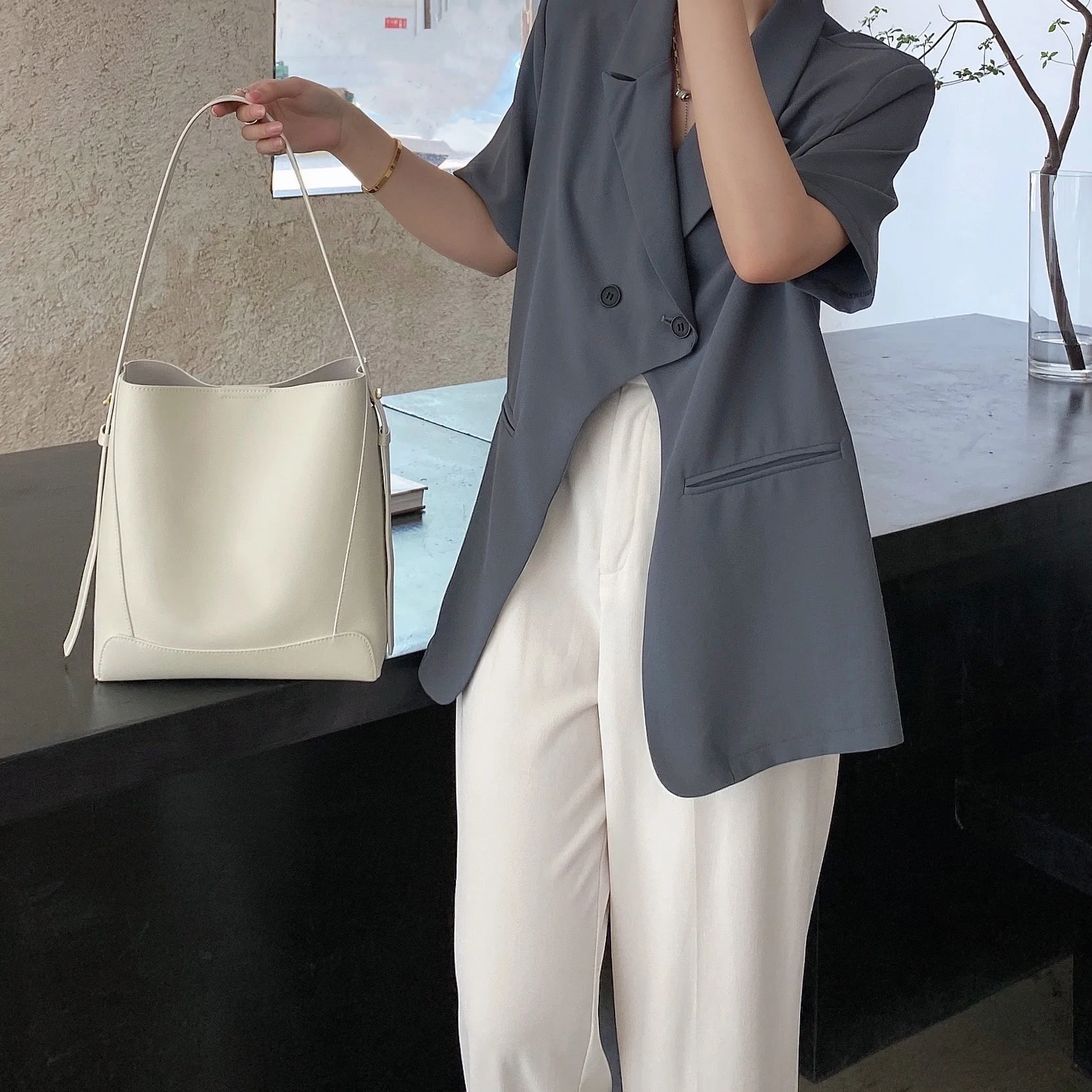 High Quality Genuine Leather Women Handbag Casual Totes Designer Shoulder Bag Handtasche Borsa Tracolla Donna Ladies Handbags
High Quality Genuine Leather Women Handbag Casual Totes Designer Shoulder Bag Handtasche Borsa Tracolla Donna Ladies Handbags
