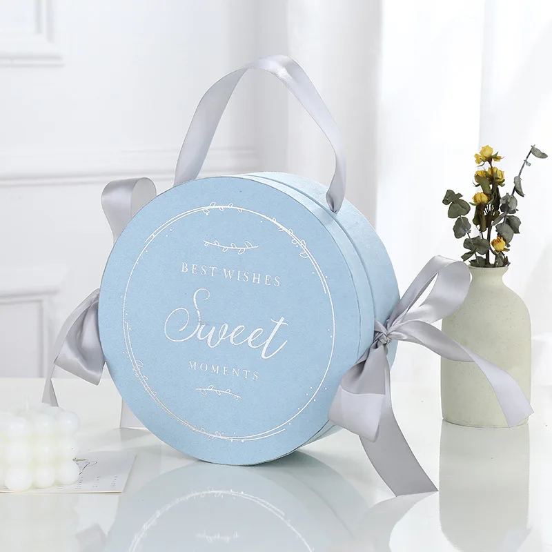 Бархатные подарочные коробки
Бархатные подарочные коробки