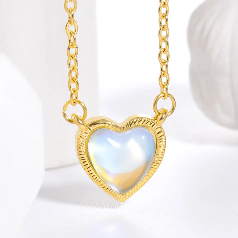 Korean version of romantic love pendant necklace ladies stainless steel crystal gems inlaid with a heart jewelry | Украшения и