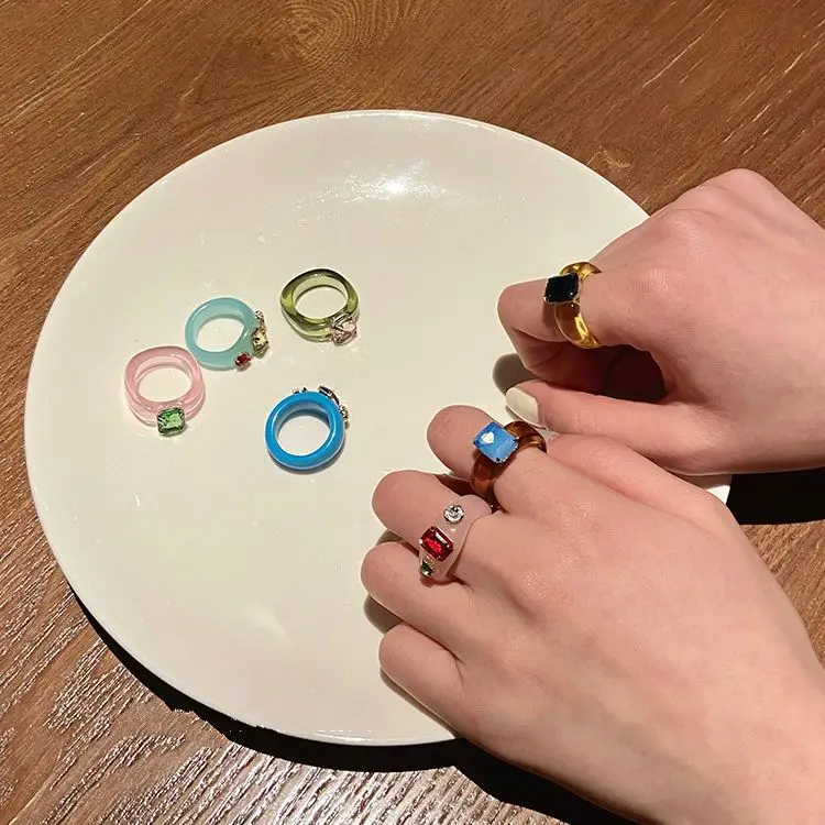 Fashion Colorful Rhinestone Wedding Rings for Women Transparent Resin Acrylic Matching Ring Female Vintage Women's Jewelry 2021
Fashion Colorful Rhinestone Wedding Rings for Women Transparent Resin Acrylic Matching Ring Female Vintage Women's Jewelry 2021