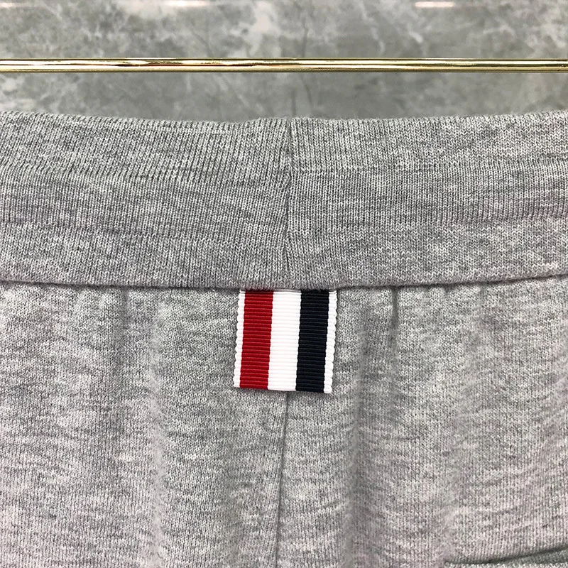 2021 Fashion Brand Sweatpants Loose Men Cotton Casual Sports Trousers Ankle-Length Spring Autumn Jogger Track Pants
2021 Fashion Brand Sweatpants Loose Men Cotton Casual Sports Trousers Ankle-Length Spring Autumn Jogger Track Pants