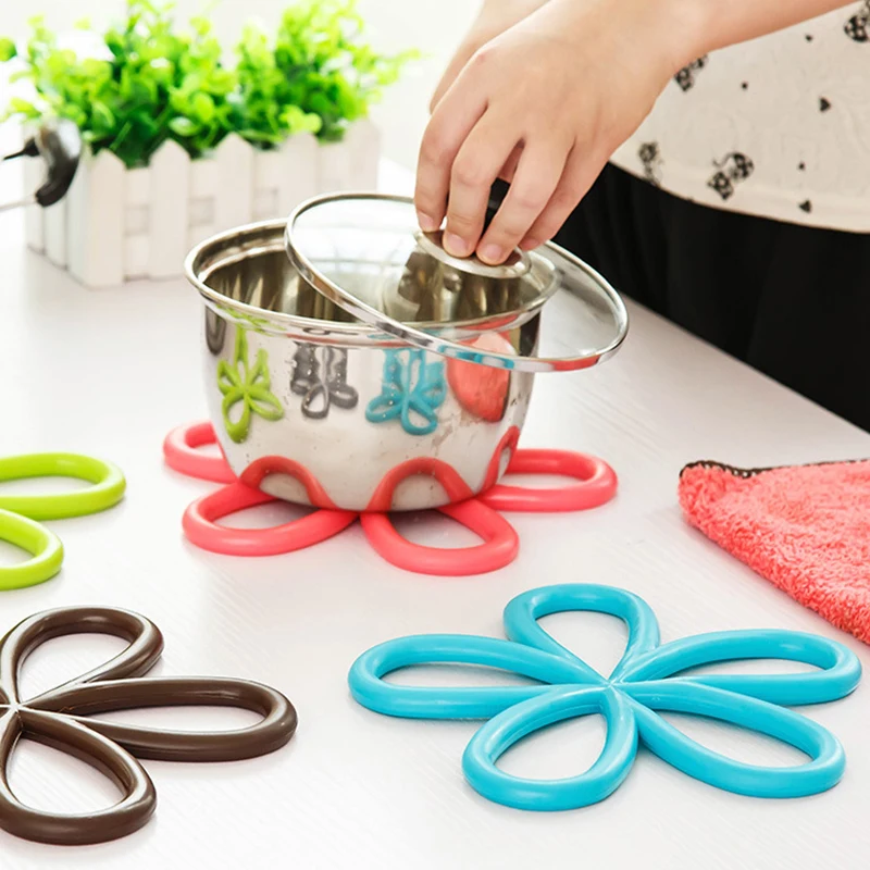 Creative Plum blossom-shaped anti-scalding insulation pad non-slip dining table PVC pot mat kitchen placemat coaster Home Decor
Creative Plum blossom-shaped anti-scalding insulation pad non-slip dining table PVC pot mat kitchen placemat coaster Home Decor