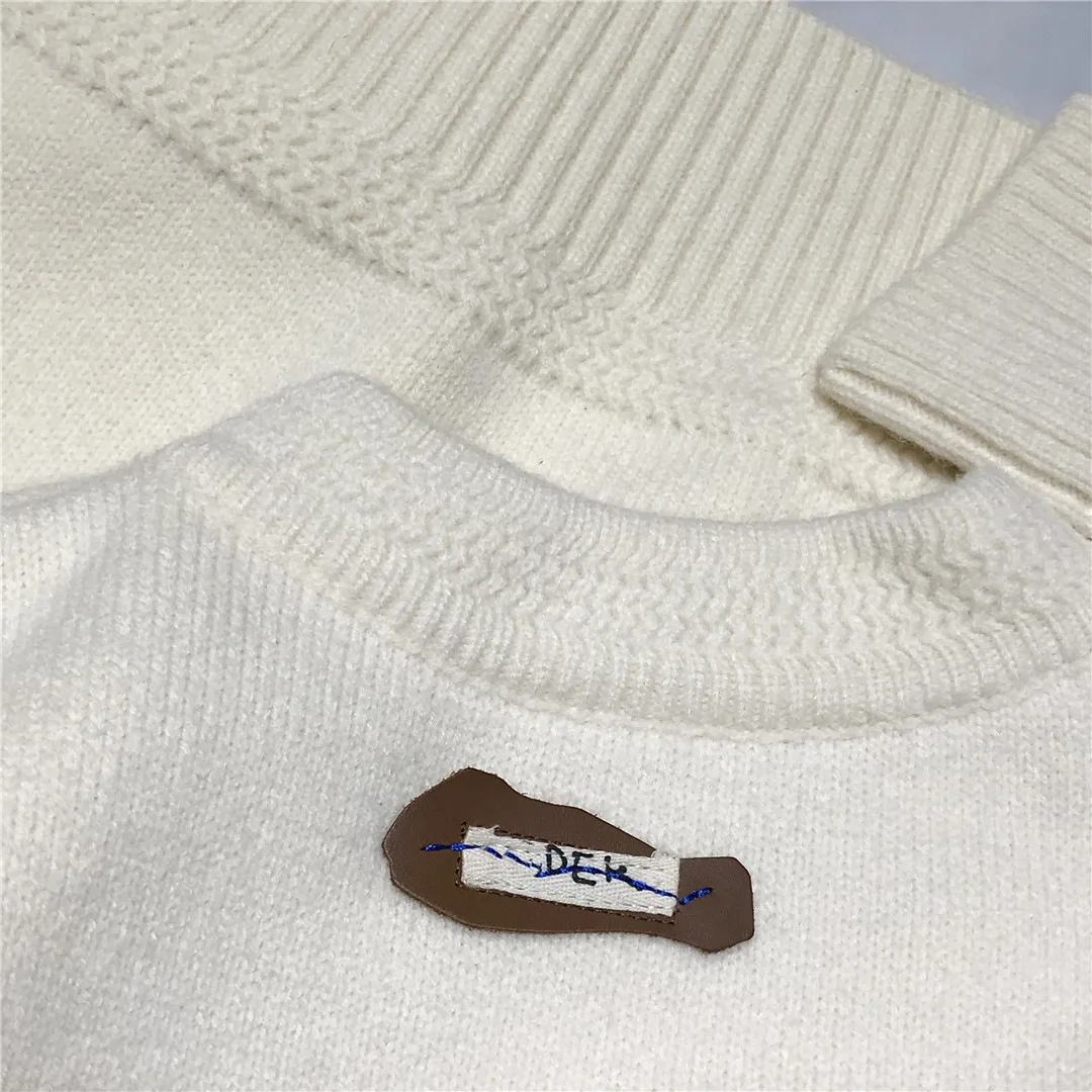 Women's autumn and winter new graffiti series blue flowers tassels loose wild knit tops handmade hook line long sleeve sweater
Women's autumn and winter new graffiti series blue flowers tassels loose wild knit tops handmade hook line long sleeve sweater