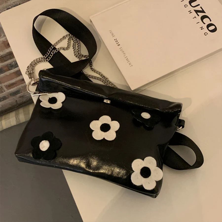 Chain Shoulder Bags For Women Flower Clutch 2021 Fashion New High-quality Women's Designer Handbag Soft Leather Messenger Bag 
Chain Shoulder Bags For Women Flower Clutch 2021 Fashion New High-quality Women's Designer Handbag Soft Leather Messenger Bag