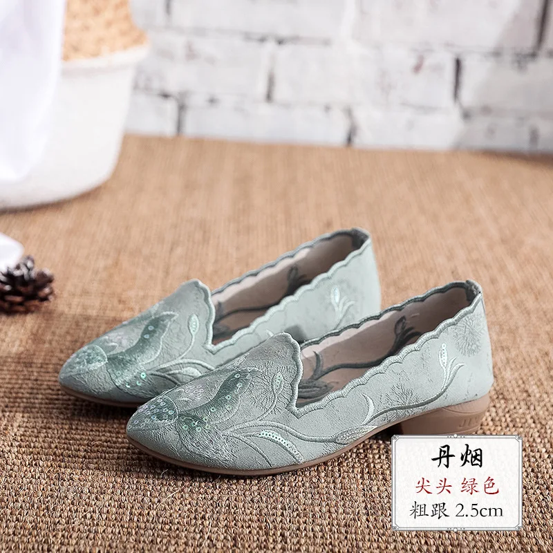 Meishilu 2020 Old Beijing Spring Sequin Embroidery Hanfu shoes Women Chinese Style Cloth Shoes
Meishilu 2020 Old Beijing Spring Sequin Embroidery Hanfu shoes Women Chinese Style Cloth Shoes