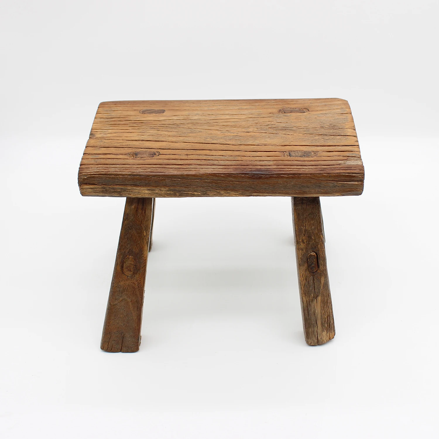 Небольшой деревянный стул, старое, цельное дерево, китайское антиквариат
Небольшой деревянный стул, старое, цельное дерево, китайское антиквариат