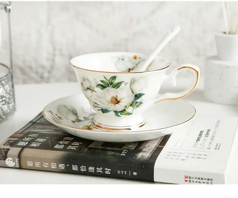 Modern Design Art Ceramic Coffee Cup with Plate Bone China Coffee Cup and Saucer Set Afternoon Tea Mugs Caneca Kitchen Supplies
Modern Design Art Ceramic Coffee Cup with Plate Bone China Coffee Cup and Saucer Set Afternoon Tea Mugs Caneca Kitchen Supplies