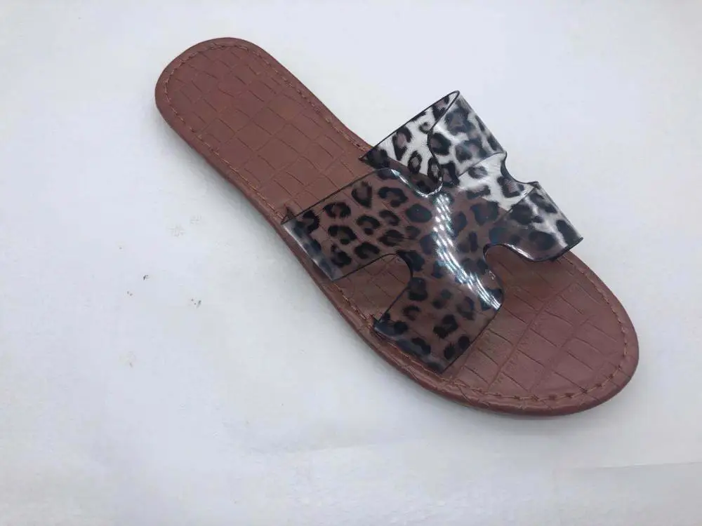2020 Summer New Design Slides Lady Leopard Snakeskin Printed Transparent PVC Slides Shoes Flat Soft Beach Slippers 
2020 Summer New Design Slides Lady Leopard Snakeskin Printed Transparent PVC Slides Shoes Flat Soft Beach Slippers