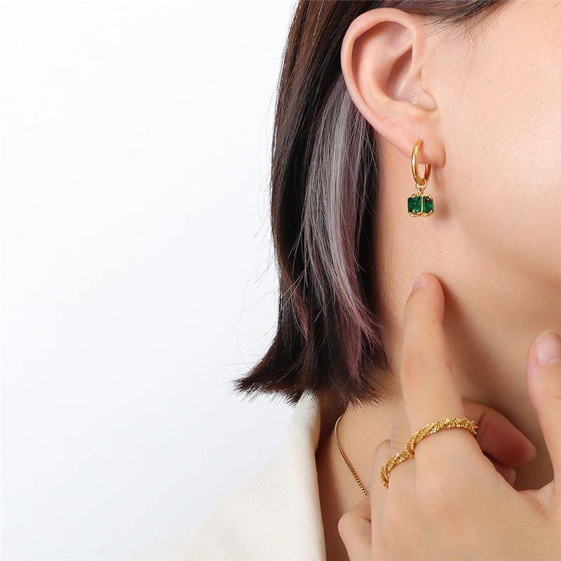 Luxury Design Green Crystal Cube Clip On Earrings for Women Fashion Jewelry 2021 New Classical Stainless Steel Eardrop Bijoux
Luxury Design Green Crystal Cube Clip On Earrings for Women Fashion Jewelry 2021 New Classical Stainless Steel Eardrop Bijoux