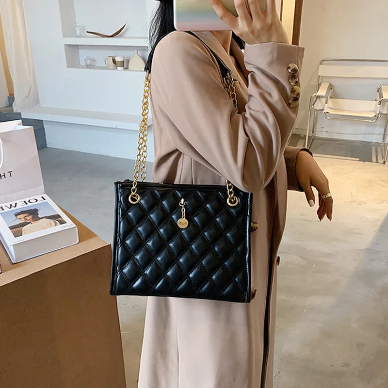 Summer New Style All-Match Fashion Single Shoulder Bag Large Capacity Ladies Handbag Pure Color Casual PU Leather Square Bag 
Summer New Style All-Match Fashion Single Shoulder Bag Large Capacity Ladies Handbag Pure Color Casual PU Leather Square Bag