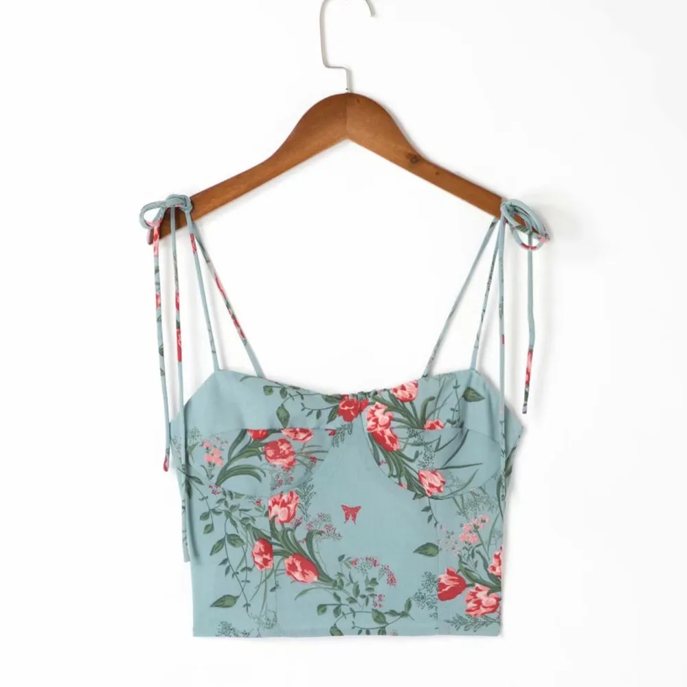 2021 Green color women summer beautiful floral print back elastic camis cute crop top 
2021 Green color women summer beautiful floral print back elastic camis cute crop top
