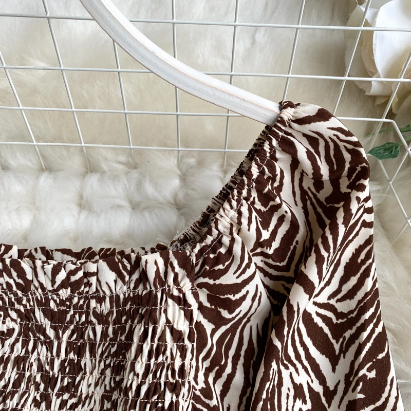 Women Retro Square Collar Blouse Elastic Waist Ruffles Hem Short Top Puff Sleeve Chiffon Shirt Female Tops Blusa GX1054
Women Retro Square Collar Blouse Elastic Waist Ruffles Hem Short Top Puff Sleeve Chiffon Shirt Female Tops Blusa GX1054