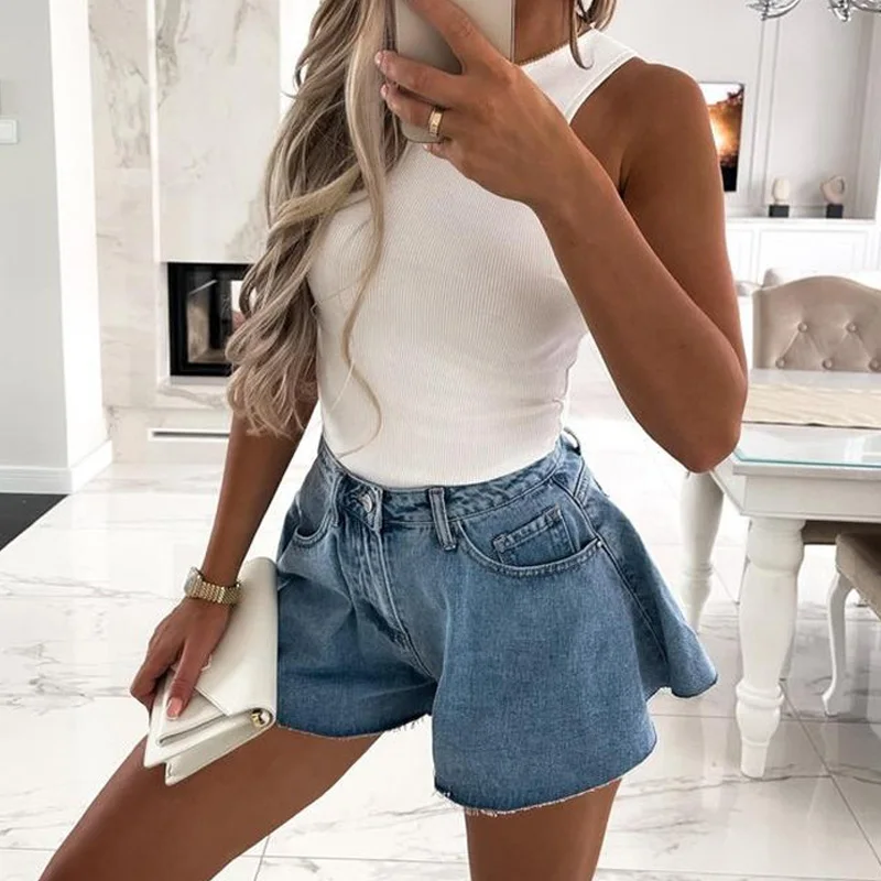 Women Summer Fashion Button-Fly High Waist Jean Shorts Ladies Elegant Wide Leg Denim Shorts Casual Pocket Short Pants Streetwear
Women Summer Fashion Button-Fly High Waist Jean Shorts Ladies Elegant Wide Leg Denim Shorts Casual Pocket Short Pants Streetwear
