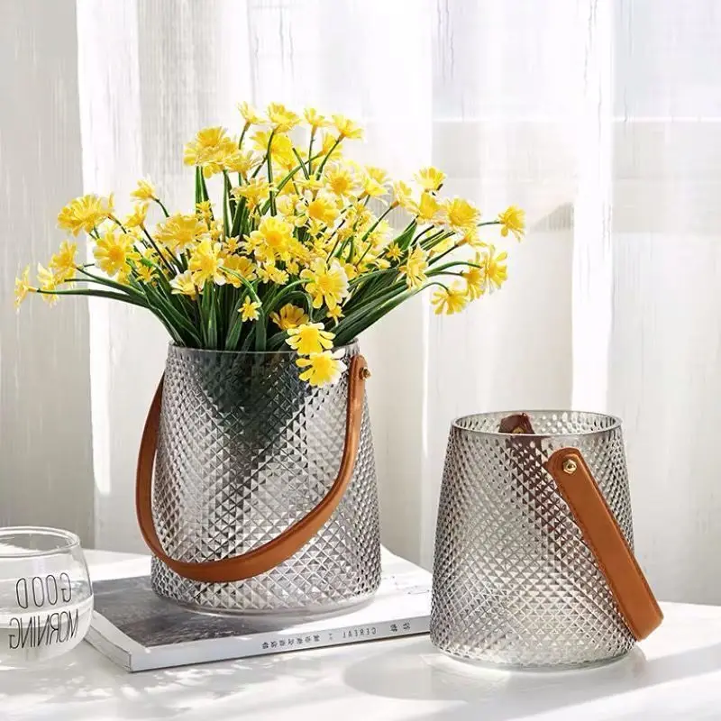 Nordic Retro Light Luxury Portable Glass Vase For Living Room Bedroom Hallway Hydroponic Flower Container Modern Decoration Vase
Nordic Retro Light Luxury Portable Glass Vase For Living Room Bedroom Hallway Hydroponic Flower Container Modern Decoration Vase