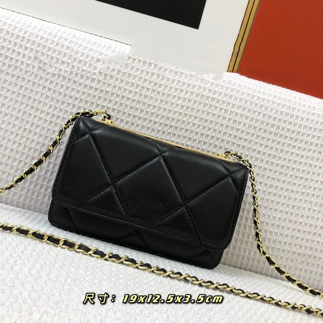 Фабричная женская сумка из натуральной кожи, роскошная дизайнерская сумка, брендовая модная простая черная сумка через плечо 
Фабричная женская сумка из натуральной кожи, роскошная дизайнерская сумка, брендовая модная простая черная сумка через плечо