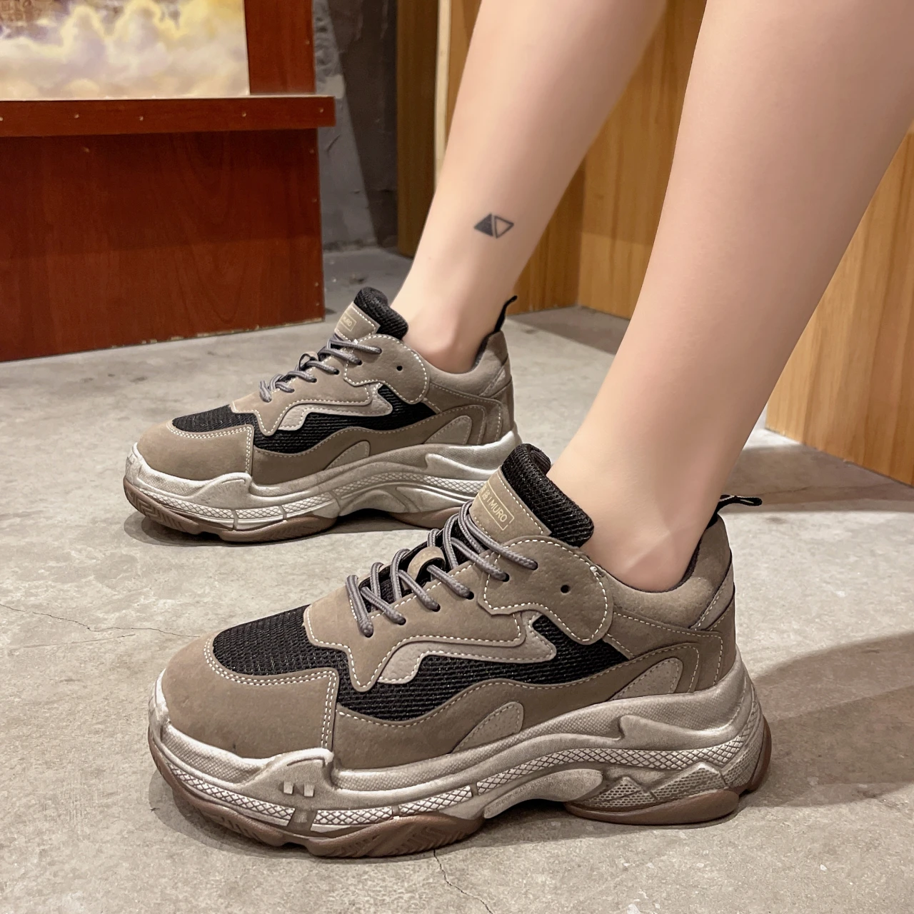 Fall/winter 2021 lovers' sneakers Korean fashion retro punk style round-headed lace-up shoes 35-45
Fall/winter 2021 lovers' sneakers Korean fashion retro punk style round-headed lace-up shoes 35-45