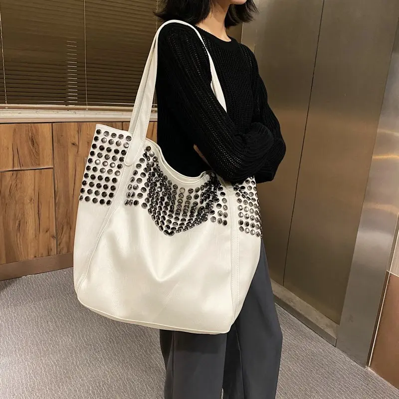 Luxury brand fashion leather rivet design large handbag high quality casual handbag fashion designer shoulder bag shopping bag
Luxury brand fashion leather rivet design large handbag high quality casual handbag fashion designer shoulder bag shopping bag
