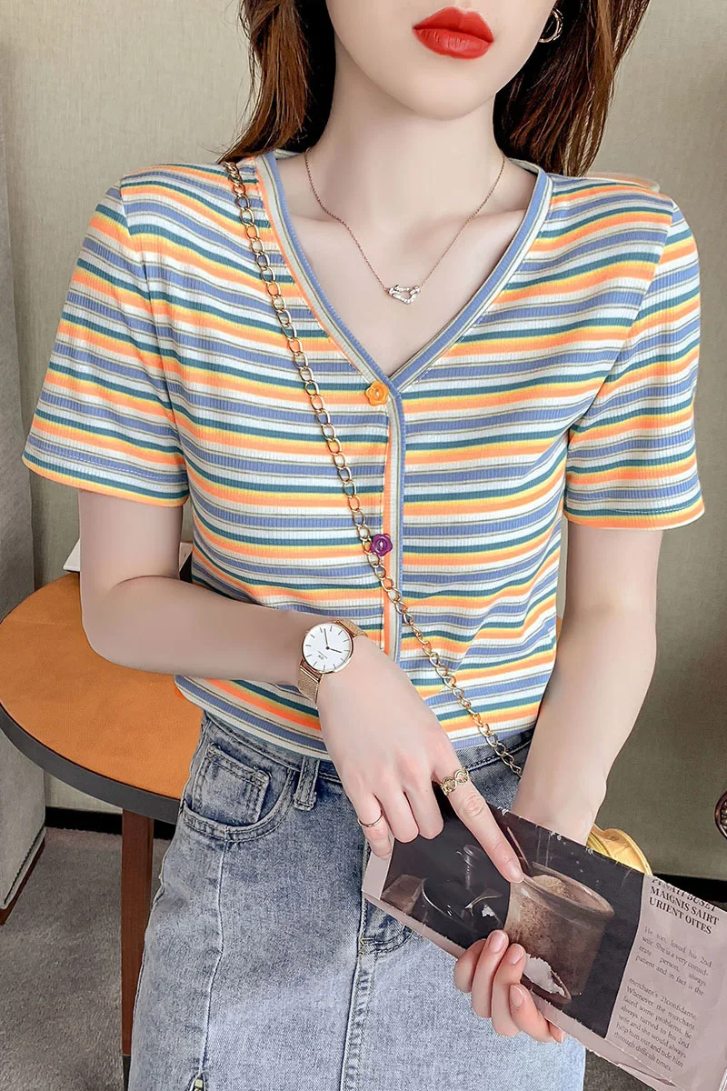 2021 Summer new rainbow stripe Short sleeve T Shirt Women Short High waist Summer New Tshirt Korean V Neck Female Tops y2k top
2021 Summer new rainbow stripe Short sleeve T Shirt Women Short High waist Summer New Tshirt Korean V Neck Female Tops y2k top