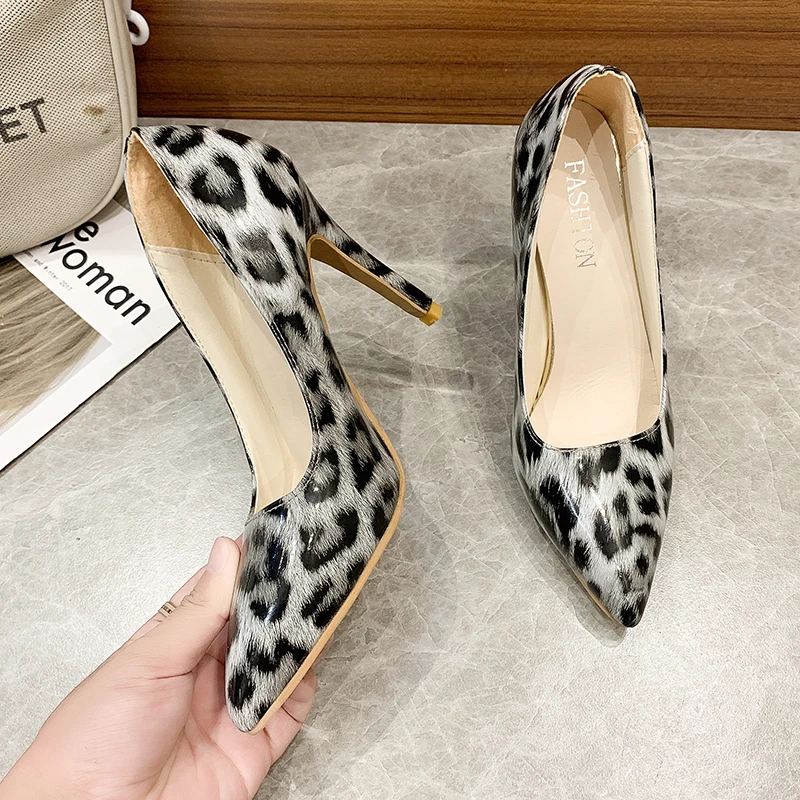 New 10cm Super High Thin Heels Pointed Toe Pumps Women Shoes Nightclub Patent Leopard Leather Wedding Big Size 43
New 10cm Super High Thin Heels Pointed Toe Pumps Women Shoes Nightclub Patent Leopard Leather Wedding Big Size 43