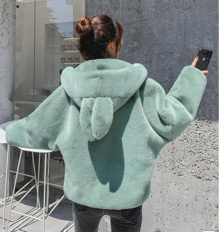 2020 Winter Korean Lovely Women Faux Rabbit Fur Coat Luxury Fur Coat Short Loose Hooded OverCoat Thick Warm Female Plush Coats
2020 Winter Korean Lovely Women Faux Rabbit Fur Coat Luxury Fur Coat Short Loose Hooded OverCoat Thick Warm Female Plush Coats