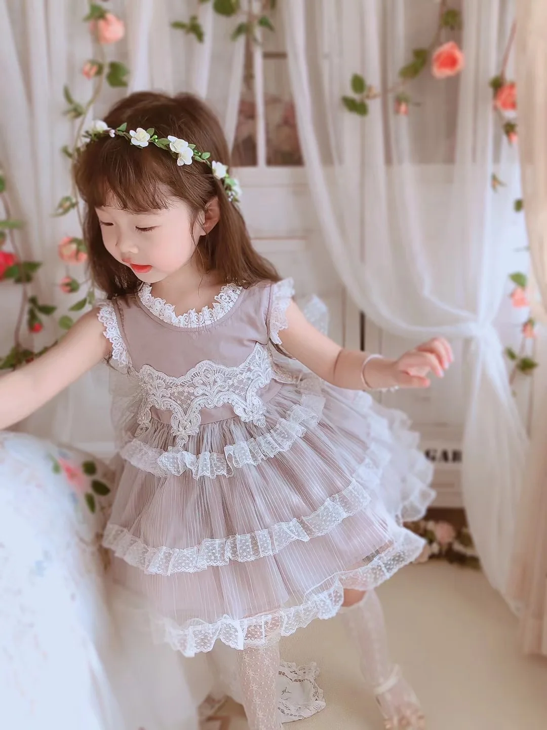Baby Girl Summer Grey Lace Spanish Ball Gown Lolita Palavce Princess Lace Dress for Easter Eid Birthday Casual
Baby Girl Summer Grey Lace Spanish Ball Gown Lolita Palavce Princess Lace Dress for Easter Eid Birthday Casual