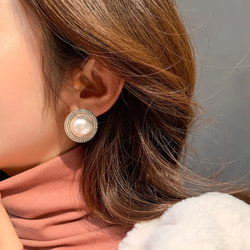Classic large pearl rhinestone Stud Earrings jewelry for women elegant sweet romantic earrings holiday birthday gift female
Classic large pearl rhinestone Stud Earrings jewelry for women elegant sweet romantic earrings holiday birthday gift female