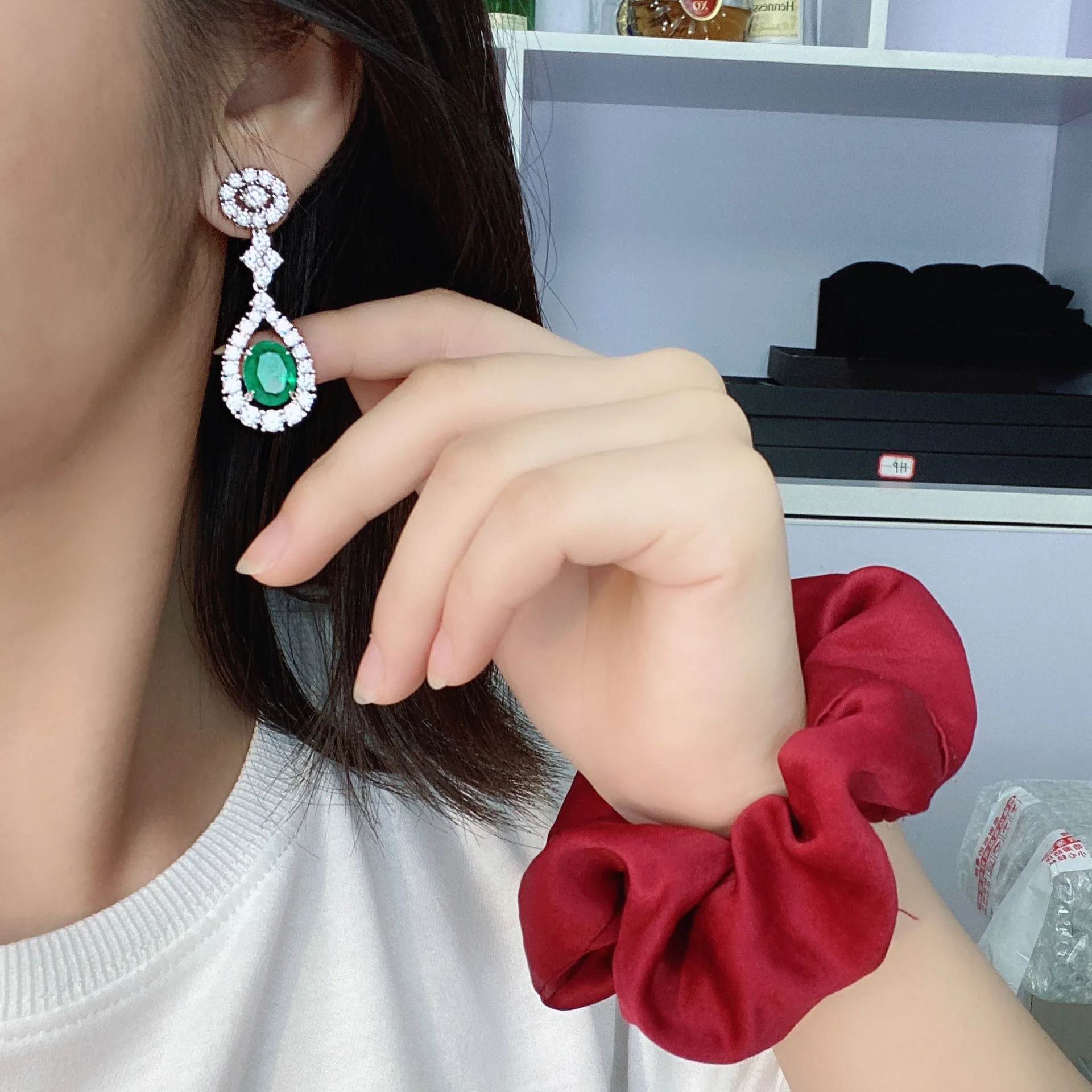 Wong Rain Luxury 925 Sterling Silver Emerald Created Moissanite Gemstone Drop Dangle Wedding Engagement Earrings Fine Jewelry
Wong Rain Luxury 925 Sterling Silver Emerald Created Moissanite Gemstone Drop Dangle Wedding Engagement Earrings Fine Jewelry