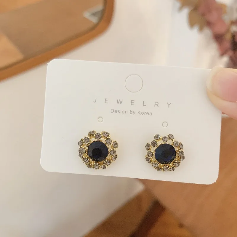 Classic Fashion Black Crystal Round Stud Earrings for Woman Exquiaite Korean Earrings 2021 New Elegant Jewelry Gifts
Classic Fashion Black Crystal Round Stud Earrings for Woman Exquiaite Korean Earrings 2021 New Elegant Jewelry Gifts
