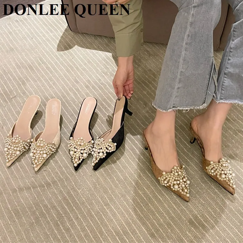 Plush Size 35-42 Women Slippers Fashion Low Heels Pointed Mule Shoes Brand Slides Embroidered Beading Slipper Outdoor Flip Flops
Plush Size 35-42 Women Slippers Fashion Low Heels Pointed Mule Shoes Brand Slides Embroidered Beading Slipper Outdoor Flip Flops
