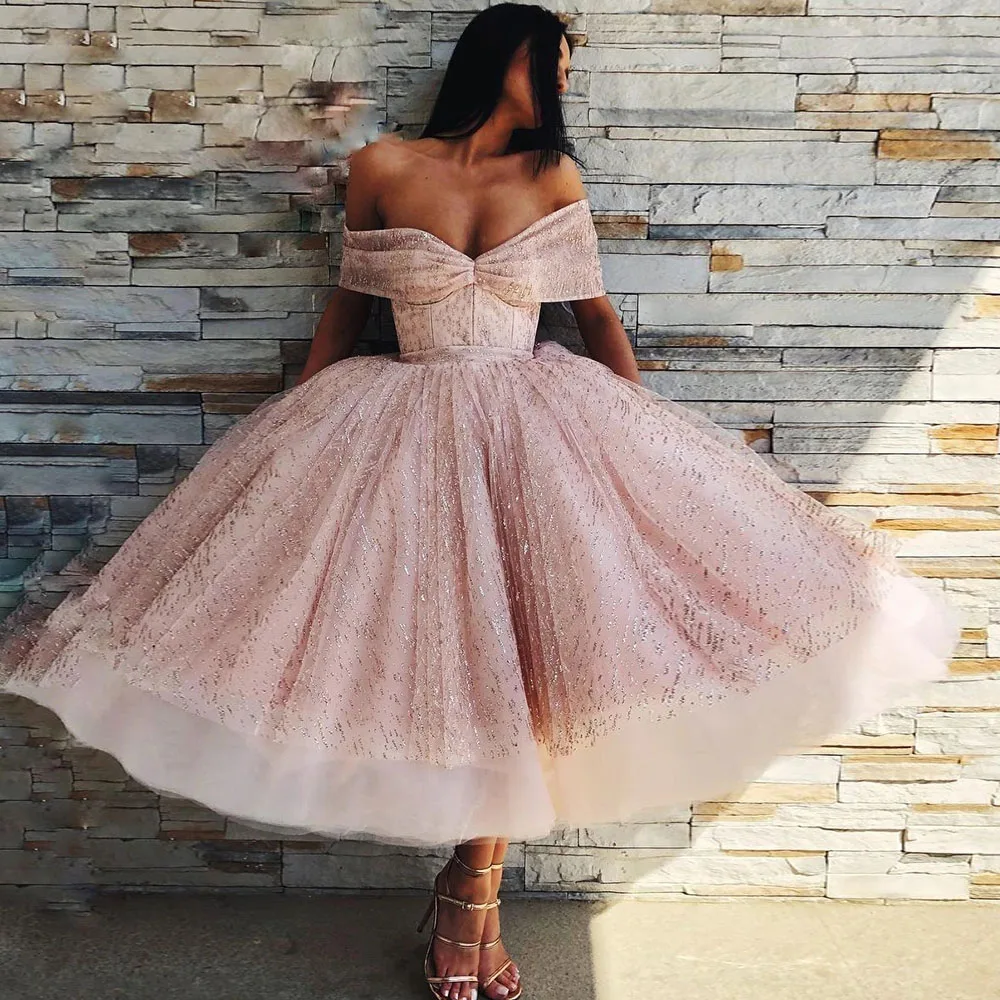 Princess Tea Length Evening Dresses Short Luxury 2021Off The Shoulder Sparkly Tulle Homecoming Dress Elegant Pink Ball Gowns
Princess Tea Length Evening Dresses Short Luxury 2021Off The Shoulder Sparkly Tulle Homecoming Dress Elegant Pink Ball Gowns