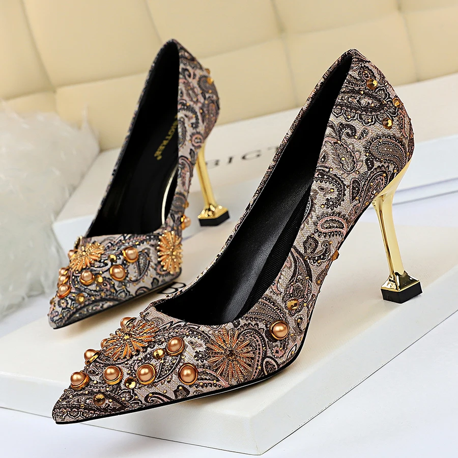 Koovan Women's Pumps 2020 Brand Vintage Women Pumps Flowers Printed High Heels Female Shoes Spring Crystal Rivet Nighclub
Koovan Women's Pumps 2020 Brand Vintage Women Pumps Flowers Printed High Heels Female Shoes Spring Crystal Rivet Nighclub