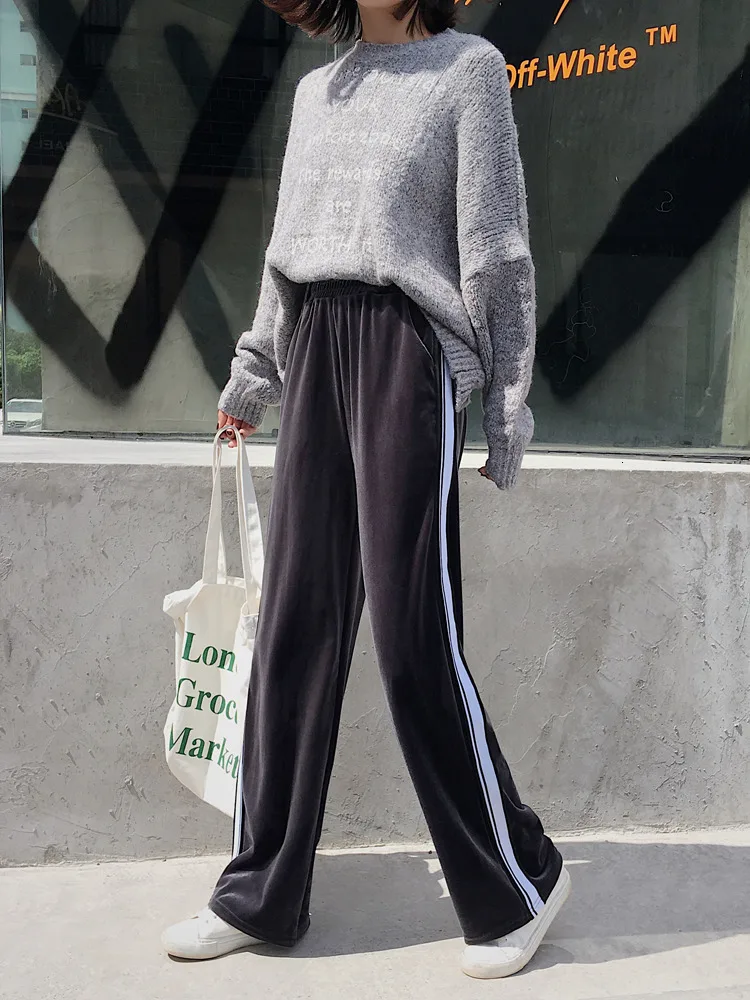 Женские бархатные брюки с эластичным поясом, повседневные широкие брюки черного цвета размера плюс, для осени и зимы
Женские бархатные брюки с эластичным поясом, повседневные широкие брюки черного цвета размера плюс, для осени и зимы