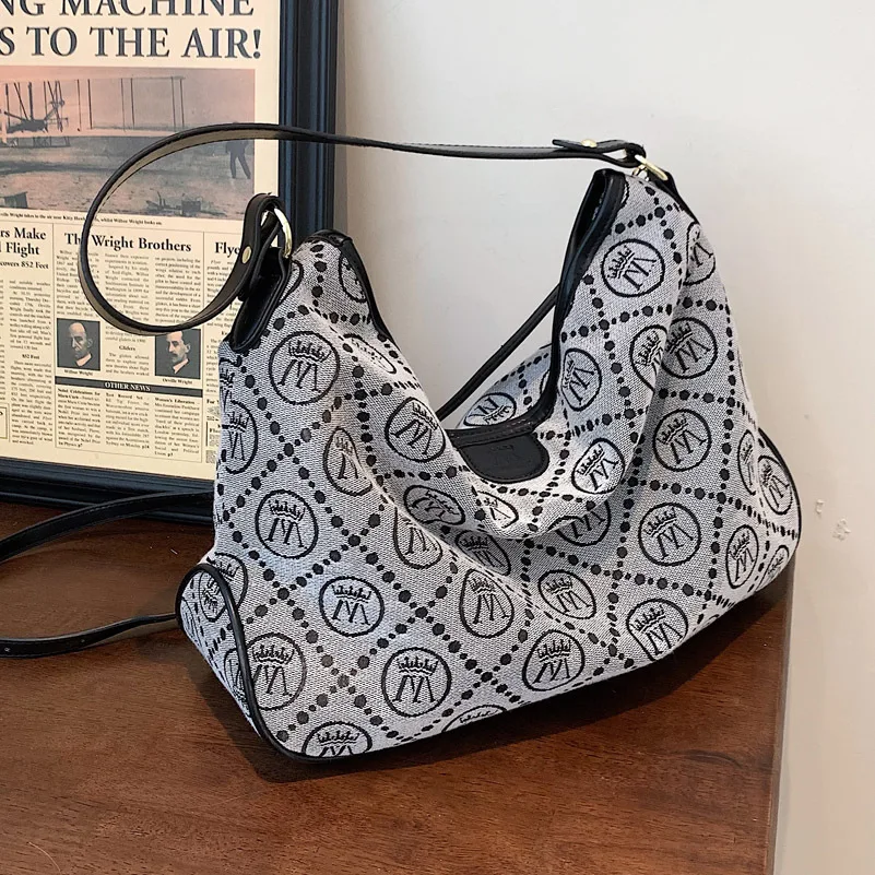 2021 New High-Capacity Brand High-End Texture Commuter Wild Western Style Niche Designer Women'S Shoulder Armpit Handbag
2021 New High-Capacity Brand High-End Texture Commuter Wild Western Style Niche Designer Women'S Shoulder Armpit Handbag