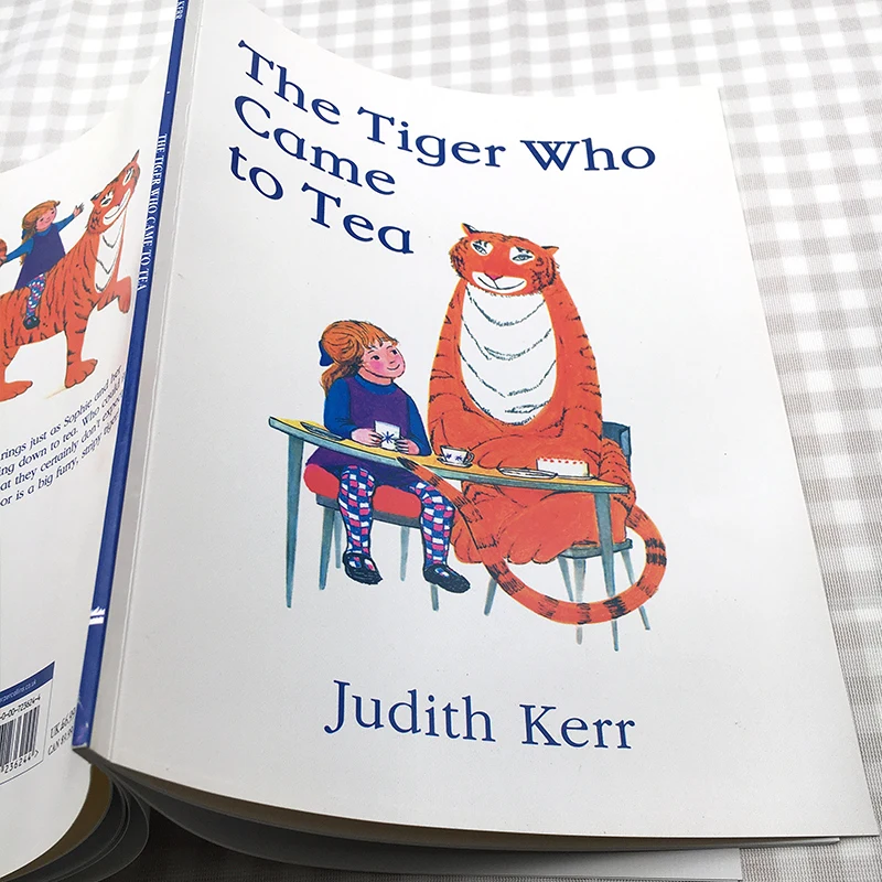 32 page The Tiger Who Came to Tea By Judith Kerr English Book Picture Story Books For Kids Baby Children 29x21x0.4cm
32 page The Tiger Who Came to Tea By Judith Kerr English Book Picture Story Books For Kids Baby Children 29x21x0.4cm