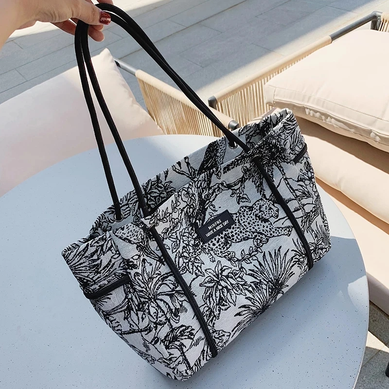 Forest Flowers High Capacity Shoulder Bags for Women 2021 New Arrival Big Shopper Designer Trends Casual Big Shopping Handbags P
Forest Flowers High Capacity Shoulder Bags for Women 2021 New Arrival Big Shopper Designer Trends Casual Big Shopping Handbags P