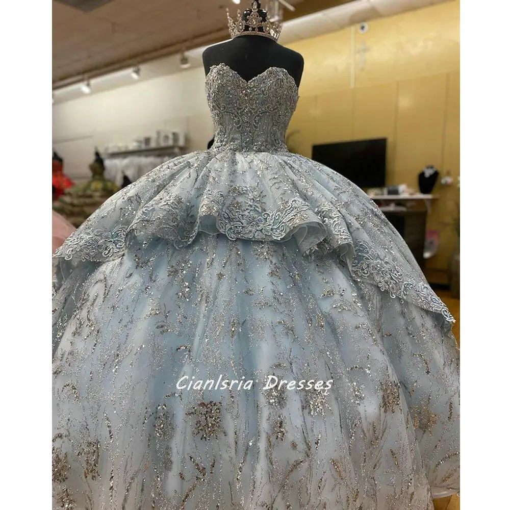 Smoke Blue Sleeveless Crystal Ball Gown Quinceanera Dresses Tiered Skirt Beading Appliques Lace Sweet 16 Prom Party Gown
Smoke Blue Sleeveless Crystal Ball Gown Quinceanera Dresses Tiered Skirt Beading Appliques Lace Sweet 16 Prom Party Gown
