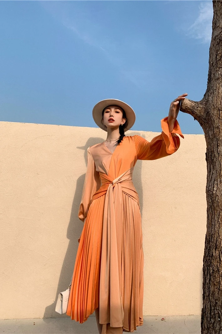 Elegant Color Matching Irregular Pleated Dress Women V-neck Long Sleeve Lace-up Slim Waist Maxi Dress Vacation Beach Vestidos
Elegant Color Matching Irregular Pleated Dress Women V-neck Long Sleeve Lace-up Slim Waist Maxi Dress Vacation Beach Vestidos