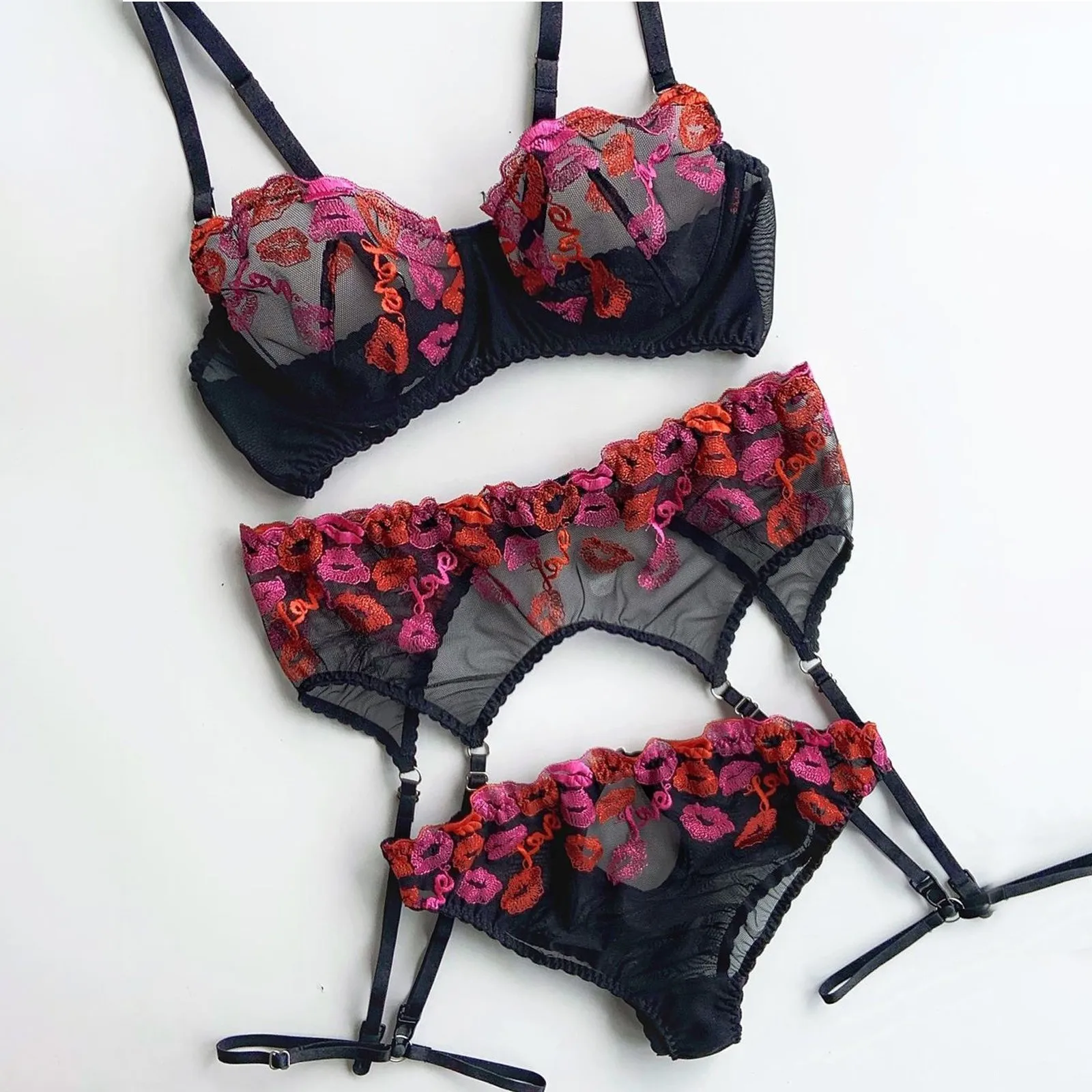 Erotic Lingerie Set Bra Embroidery Lace V Neck Sleevless Sling Sexy Thong Garter New Underwear for Women Bielizna Erotyczna
Erotic Lingerie Set Bra Embroidery Lace V Neck Sleevless Sling Sexy Thong Garter New Underwear for Women Bielizna Erotyczna