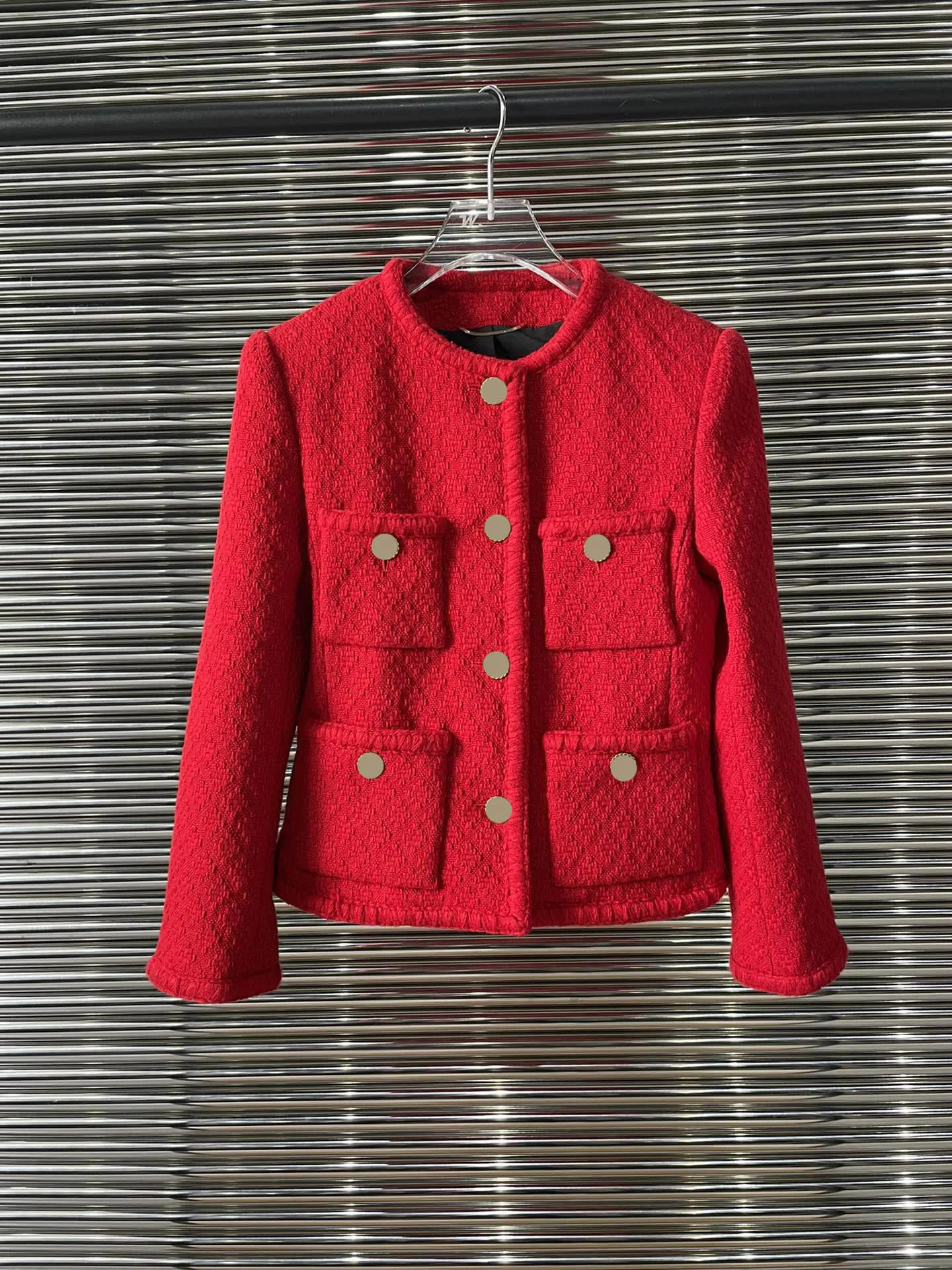 High-end Red Woolen Coats Top Quality 3D Cut Long Sleeve O-neck 4 Pocket Coat Fashion Commute Slim Wool Jackets Lady Winter 2021
High-end Red Woolen Coats Top Quality 3D Cut Long Sleeve O-neck 4 Pocket Coat Fashion Commute Slim Wool Jackets Lady Winter 2021