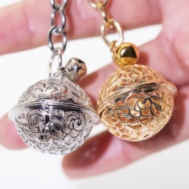 2021Creative Metal Bell Key Chains Fashion Couples Mobile Phone Accessories Keyring Lovely Lady Gift Car Pendant Keychain
2021Creative Metal Bell Key Chains Fashion Couples Mobile Phone Accessories Keyring Lovely Lady Gift Car Pendant Keychain