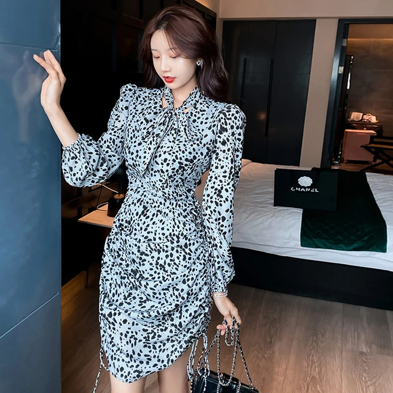 Fashion Vintage Lace-up Bow Long Sleeve Mini Party Dress Women Elegant Streetwear Casual Leopard Print Drawstring Short Dress
Fashion Vintage Lace-up Bow Long Sleeve Mini Party Dress Women Elegant Streetwear Casual Leopard Print Drawstring Short Dress